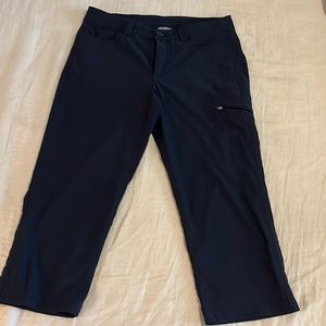 Eddie Bauer nylon crop pants. Black. Size 6.